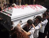 مسلمون ومسيحيون يشيعون جنازة دميانة أمير  الشهيدة 29 فى تفجير الكنيسة البطرسية
