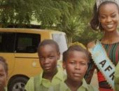 للجمال وجوه أخرى.. ملكة جمال أفريقيا تنقذ حياة أسرة وتعيد أطفالها للمدارس