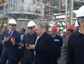 بالفيديو والصور.. وزير البترول يتفقد وحدة استرجاع الغازات الجديدة بأسيوط