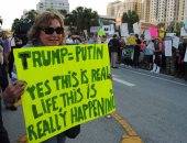 تظاهرات ضد قرار ترامب بحظر السفر فى فلوريدا وهونج كونج