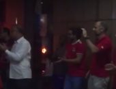 الجماهير تستقبل لاعبى المنتخب بالتصفيق فى فندق الإقامة 