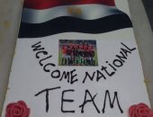 بالصور.. المطار يستعد لاستقبال المنتخب بـ"تورتة" ومنصة بالصالة الموسمية