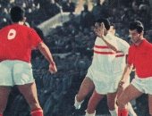 شاهد صورة نادرة للثعلب الكبير والراحل طارق سليم من مواجهات الأهلى والزمالك 