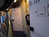 بالصور..هكذا يعيش اللاجئون داخل أحد سجون هولندا بعد أن تم تحويله إلى فندق