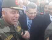 وزير التعليم العالى يتفقد موقع أنفاق قناة السويس بالإسماعيلية 