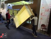 بالصور.. دور النشر تخلى أجنحتها فى ختام معرض القاهرة للكتاب