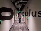 بالصور.. مارك زوكربيرج فى جولة داخل مختبر Oculus للواقع الافتراضى