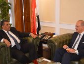 وزير قطاع الأعمال يبحث مع سفير العراق بالقاهرة زيادة التبادل التجارى