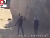 بالفيديو.. 3 شباب يعتدون على "القرود" بحديقة حيوان الإسكندرية