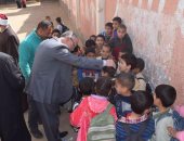 محافظ المنيا يتابع مستوى الخدمات العامة بقرية الحوارته