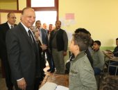 محافظ القاهرة يتفقد انتظام الدراسة بالترم الثاني وتوافر السلع الغذائية بمنافذ العاصمة