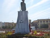 تشكيل لجنة لبحث أسباب سقوط تمثال العالم الراحل أحمد زويل بكفر الشيخ