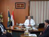 محافظ الدقهلية يناقش تطوير المناطق الصناعية فى لقاءه بمسئولى هيئة الإستثمار