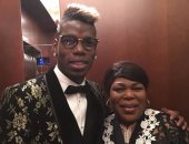 بالفيديو.. بوجبا يرقص مع أمه ويصفها بصديقته المفضلة