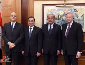 رئيس الوزراء يشهد توقيع اتفاق ثلاثى بين "بى بى" و"البترول" و"إينى"