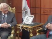 محافظ بورسعيد يستقبل القنصل الأمريكى لبحث سبل التعاون بين البلدين