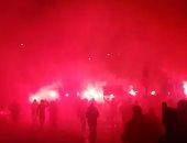 بالفيديو.. استقبال "عدائى" لنجوم برشلونة من ألتراس سان جيرمان