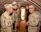 بالصور.. وزير الدفاع يشهد بيانا لمهارات إجراءات العمل بالكمين لطلبة الحربية