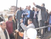 بالفيديو والصور .. محافظ المنيا يتفقد أعمال إنشاء كوبرى طوخ الخيل