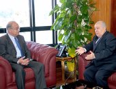 شريف إسماعيل يلتقى وزراء خرجوا فى التعديل الوزارى ويوجه الشكر لهم 