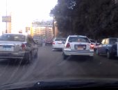 كثافات مرورية أعلى كوبرى 15 مايو بسبب انقلاب ميكروباص 