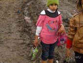 بالصور.. أهالى منطقة الزراعات بكفر الشيخ يطالبون برصف طريق الهويس