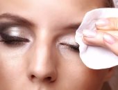 الطبيعيى يكسب .. اتعلمى إزالة المكياج بزيت اللوز