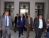 بالصور.. وصول وزير التعليم الجديد إلى ديوان الوزارة بعد أداء اليمين الدستورية