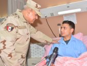 ننشر صور زيارة وزير الدفاع لمصابى سيناء بمستشفيى الحلمية والمعادى العسكرى