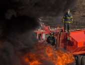 الدفع بـ10 سيارات إطفاء للسيطرة على حريق مصنع كرتون بطريق بلبيس- العاشر