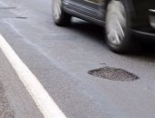 "فورد" تطور تقنية جديدة لتحذير السائقين من حفر الشوارع