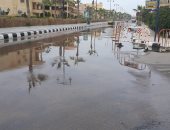بالصور.. غرق شارع يوسف السباعى بالمعمورة لليوم الرابع بسبب كسر ماسورة مياه