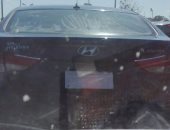 بالصور.. قائد سيارة يتهرب من مخالفات المرور بدهان اللوحات المعدنية