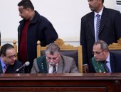 قاضى "اقتحام قسم حلوان" يسمح للأطفال بدخول القفص للقاء المتهمين