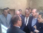 بالصور.. وزير الآثار يفتتح أعمال ترميم قرية القصر الإسلامية بالداخلة 