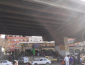 بالصور.. إصابة مواطنين بعد سقوط أجزاء من كوبرى الملك خالد بمنشية ناصر