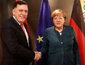 ميركل تؤكد للسراج استعداد بلادها لتقديم كافة المساعدات الممكنة للنهوض بليبيا