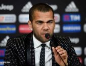 ألفيس مهاجما إدارة برشلونة: ناكرة للجميل