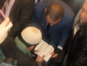 بالفيديو.. وزير القوى العاملة يترك المنصة لسماع شكوى معاق بالإسماعيلية