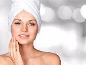 لو بشرتك دهنية استخدمى قناع مرطب من "العسل و الشاى الأخضر"