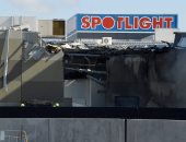 بالصور.. مصرع 5 أشخاص فى تحطم طائرة صغيرة على مركز تسوق بأستراليا