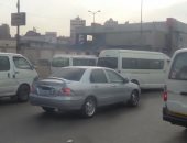 النشرة المرورية.. تباطؤ حركة السيارات بمحاور القاهرة والجيزة