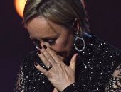 شيرلى هوليمان تبكى أثناء رثاء أندرو ريجيلى لـ جورج مايكل بحفل BRIT Awards