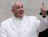 بابا الفاتيكان: احملوا الإنجيل كما لو كان هاتفا محمولا