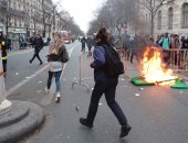 الشرطة الفرنسية تعتقل 11 شابًا خلال مظاهرات على خلفية اغتصاب شاب أسود
