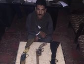 القبض على تاجر أسلحة بحوزته بندقيتين خرطوش وفرد محلى بدون ترخيص فى قنا