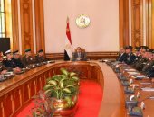 الرئيس السيسي يجتمع بقيادات المجلس الأعلى للقوات المسلحة والشرطة