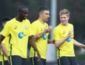 بالصور.. مانشستر سيتى يخوض مرانه الأول فى معسكر أبو ظبى