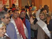 ضيوف أسوان لأفلام المرأة يرتدون الوشاح الأبيض لنبذ العنف ضد النساء