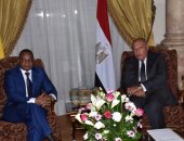 سامح شكرى يبحث مع وزير خارجية الكونغو برازافيل الأوضاع في ليبيا 